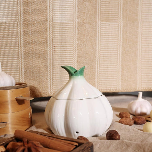 TOIVO Counterwith Garlic Keeper for Lid and Holes GarlicSaver,Garlic Holder Storage Container toKeep (white)