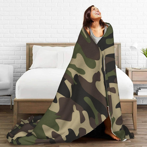 Perinsto 60"X50" Military Camouflage Pattern Throw Blanket Ultra Soft Warm All Season Green Camo Decorative Fleece