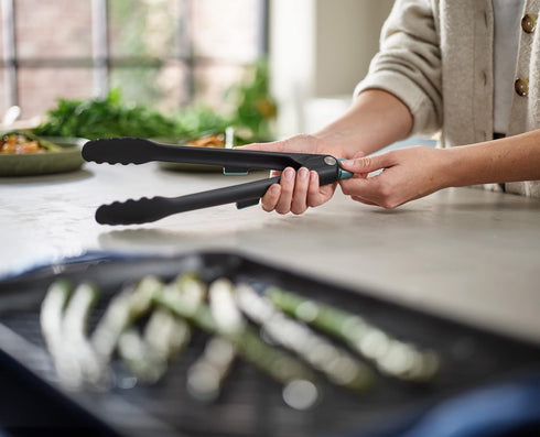 Joseph Joseph Duo Lockable Tongs, Hygienic with Integrated Tool Rest & Non-Slip Feet for Non-Stick Cookware