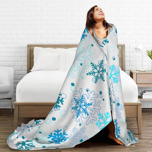 Perinsto 80"X60" Christmas Winter Snowflakes Throw Blanket Ultra Soft Warm All Season Decorative Fleece Blankets