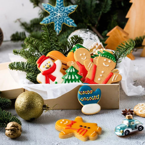 Christmas Cookie Cutter Set: 18 Piece Stainless Steel Shapes for Baking - Christmas Tree, Snowflake, Gingerbread