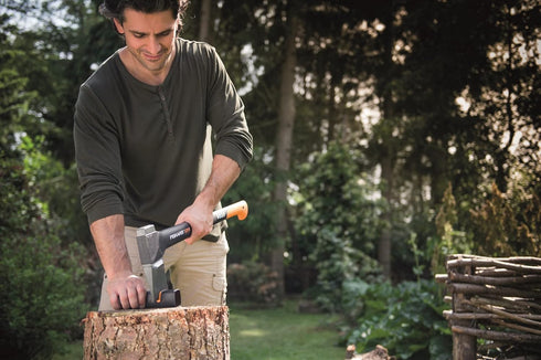 Fiskars XSharp Axe and Knife Sharpener, Black/Orange, Ceramic Sharpening Stone