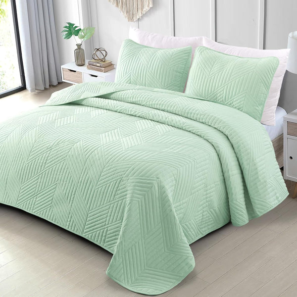 Exclusivo Mezcla Ultrasonic King Quilt Bedding Set - Lightweight Sage Green Bedspreads, 1 Quilt and 2 Pillow Shams