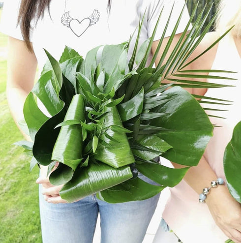 TIETHEKNOT Fake Leaves, 60 Pcs Artificial Tropical Palm Monstera Leaves with Stems for Party Decorations