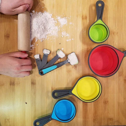 Collapsible Measuring Cups and Spoons, 8 Piece Set Portable Food Grade Silicone for Liquid & Dry Measuring