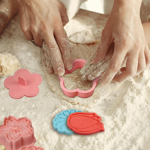 8 Pack 3D 8 Flower Cookie Cutters, Cookie Cutter with Plunger Stamp, Styles Spring Flowers Cookie Stamps for Home