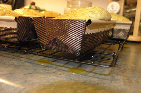 Lawei 30 Pack Disposable Paper Loaf Pans, 6 x 2.5 x 2 inch Baking Pans for Quick Bread