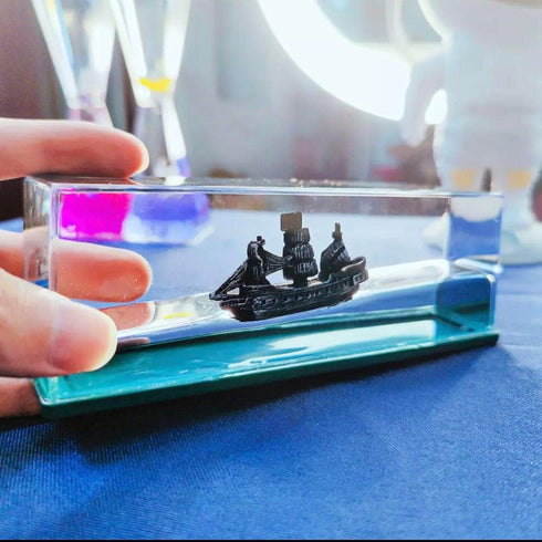 ZEshops Ghost Ship Black Pearl Ship in A Bottle Fluid Liquid Drift Bottle Living Room Decoration Acrylic Gift Floating