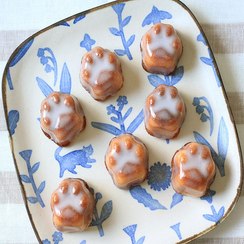 Mini Dog Cat Paw Print Baking Pan, 12 Cup Nonstick Madeleine Mold for Frozen Treats, Muffins, and Ice Cubes