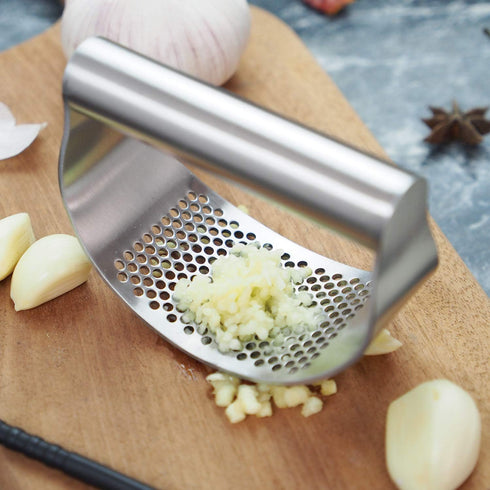 GuDoQi Garlic Press Rocker, Stainless Steel Mincer with Peeler and Scraper Brush, Ergonomic Kitchen Gadget
