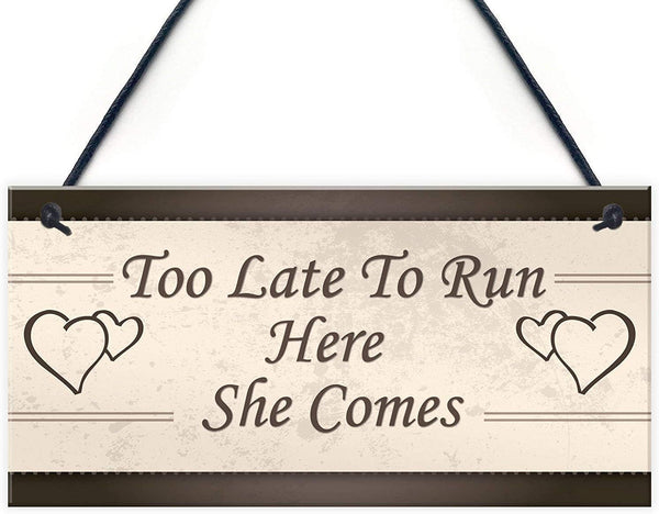 woodsign Too Late to Run Here She Comes Plaque - Wedding Decoration Shabby Chic Gift for Mr and Mrs Couple 12x6