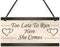 woodsign Too Late to Run Here She Comes Plaque - Wedding Decoration Shabby Chic Gift for Mr and Mrs Couple 12x6