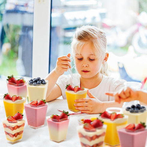 5 oz LRCXL Plastic Dessert Cups with Lids and Spoons, Clear Yogurt Parfait Appetizer Cup with Lids for Party, Mini