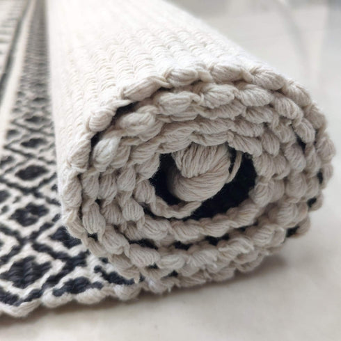 USTIDE Black & Cream Cotton Rug, Boho Rag Rug, Washable Farmhouse Bath Doormat, 2’×3’