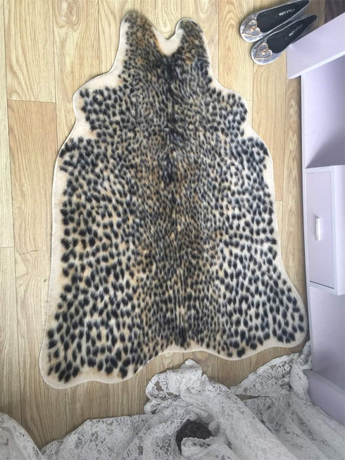 Leopard Print Rug, Faux Fur Cheetah Carpet for Office, Living Room, Bedroom, Non-Slip Home Decor 40x37 Inch