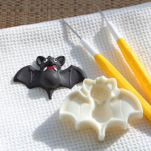 JEM Enterprises Pop It - Bat Shaped Mold for Cake Decorating, Set of 2, Large & Small Sizes, White