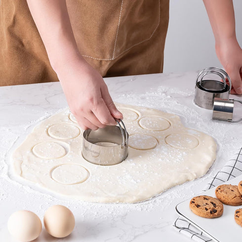 Biscuit Cutter Set - Round Cookie Cutters with Handle, 5 Pieces Stainless Steel Circle Professional Baking Dough Tools