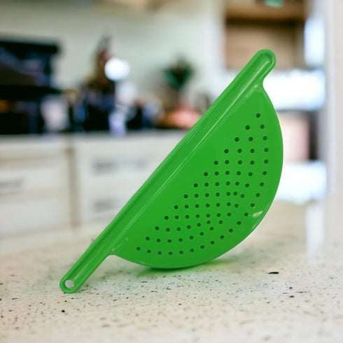 Handheld Plastic Pot Drainer, Noodle & Pasta Strainer with Handle - Fits up to 9" Pots (Green)