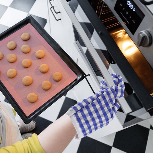 2Pcs Oven Mitts for Play Kitchen, Microwave Oven Gloves Kitchen Baking Mitts, Red Checkered s for Safe Backing Cooking