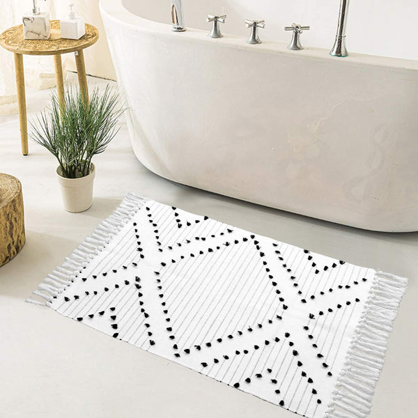 HAOCOO Boho Bathroom Rug 2'x 3', Cotton Woven Washable Small Area Rugs with Tassels for Kitchen