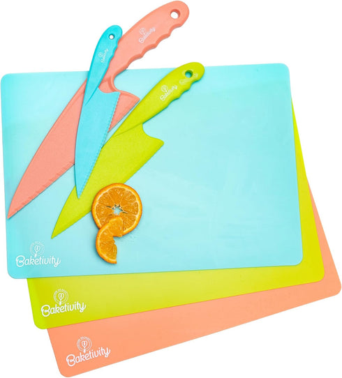 Baketivity 6 Piece Kids Cutting Board and Knife Set, Plastic Knives and Flexible Cutting Boards for Safe Cooking