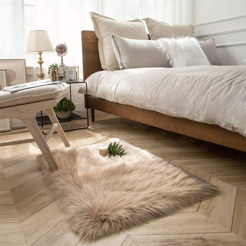 Ashler Faux Fur Rug, Fluffy Shaggy Area Rug, Ultra Soft 2 x 2.9 Feet Rectangle Beige Fuzzy Rug, Machine Washable Shag