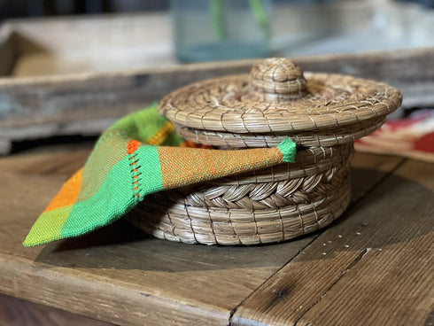Authentic Mexican Tortilla Warmer Basket - Handwoven Pine Needle with Handloomed Cloth (Natural 7" w cloth)