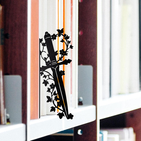 Urbraneco Dagger Bookshelf Decor Fantasy Decor for Bookshelf and Desk, Ideal for Men's Desk Accessories, Gifts