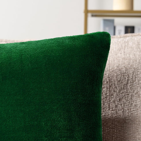 PAVILIA Emerald Green Throw Pillow Covers, 18x18 Set of 2, Decorative Pillow Cases for Bed Sofa Couch, Velvet Square