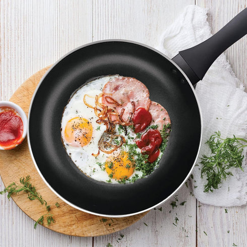 Milton Nonstick frying pan 8.5 inch. Large pan for egg omelette, pancake. Flat bottom Stir fry skillet for electric induction cookware. Dishwasher & Oven safe (Aluminium) Black by MILTON Pro cook