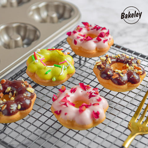 Heavy Duty Steel Flower Donut Pan, 6 Cavity Non-stick Bundt Mold, Heart Shaped Bakeware for Oven (Champagne Gold)