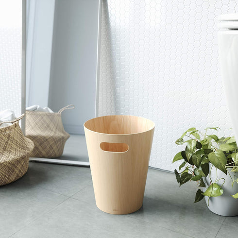 Umbra Woodrow 2 Gallon Modern Wooden Trash Can Wastebasket or Recycling Bin for Home or Office, Natural