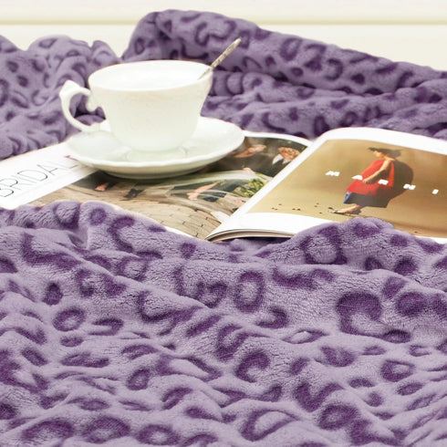 60"x80" Twin Size Blankets for Bed - Lightweight Purple Blanket Throw for Women, Soft Fuzzy Lavender Fleece Bedding