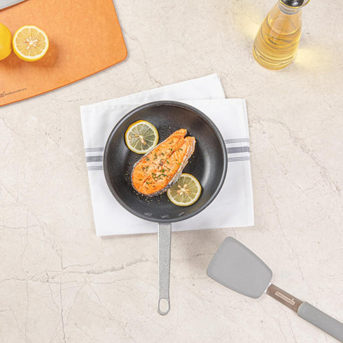 Restaurantware-Met Lux 9 Inch No-Stick Fry Pan, Induction-Ready Black Aluminum Cooking Skillet