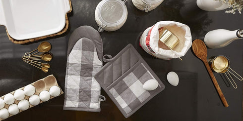 DII Buffalo Check Kitchen Collection, Classic Farmhouse Kitchen Set, Gray & White Oven Mitt, 2 Piece