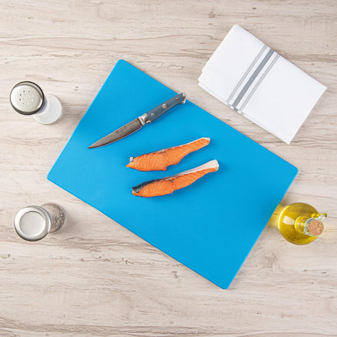 Restaurantware RW Base Cutting Board, 18 x 12 Inch, Color Coded Chopping Board, Blue Plastic, No Scratch, Dishwashable