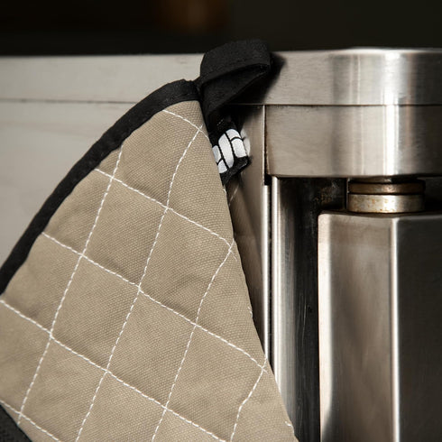 Carlisle FoodService Products 810CM15 San Jamar Textured Neoprene Bestgrip Oven Mitt with Magnet, 15" Length, Tan/Brown