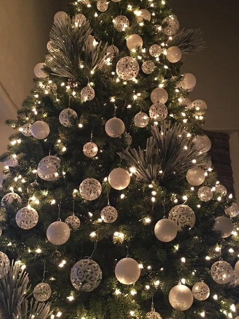 SLEETLY White Ornaments for Farmhouse Christmas Tree, Shatterproof Plastic 2.36 Inch Clear Swirl, Set of 18