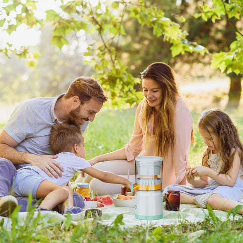Electric Juicer Rechargeable, Portable Citrus Juicer Machine with USB and Cleaning Brush for Orange, Lemon, Citrus,