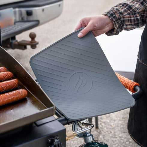 Blackstone 4222 Silicone Large Griddle Spatula Mat, Serving Spoon Drip Pad & Grill Utensil Holder, Heat Resistant, Gray