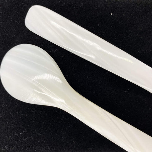 2 Pack 4.73inch Handcraft Mother of Pearl Caviar Spoons with Round Handle and Plastic Storage Box - White, Style D