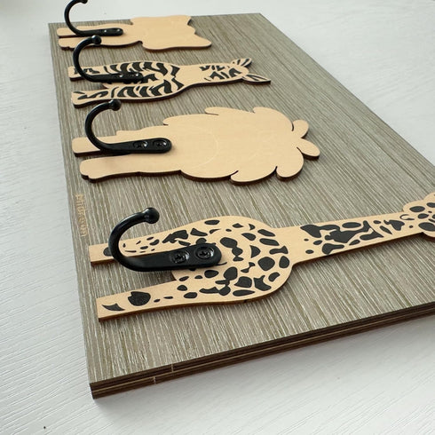 Giraffe-Themed Wooden Wall Hooks for Kids' Rooms - Safari Decor