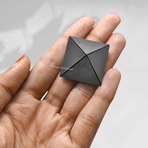 Black Agate Pyramid Crystal Healing Stones - 1" Natural Stone Pyramid Figurine for Meditation, Reiki, Chakra Balancing