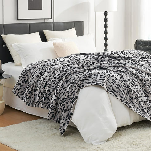 Cozy 90"*90" Bliss Leopard Print Fuzzy Throw Blanket for Bed & Couch, Thick Soft Warm Fleece Blankets for Room Decor