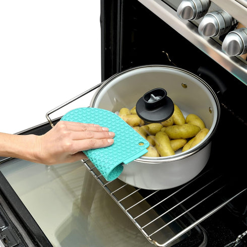 Charles Viancin Honeycomb Silicone Pot Holder, Withstands Temperatures up to 220°C / 428°F, Turquoise