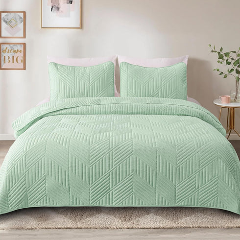 Exclusivo Mezcla Ultrasonic King Quilt Bedding Set - Lightweight Sage Green Bedspreads, 1 Quilt and 2 Pillow Shams