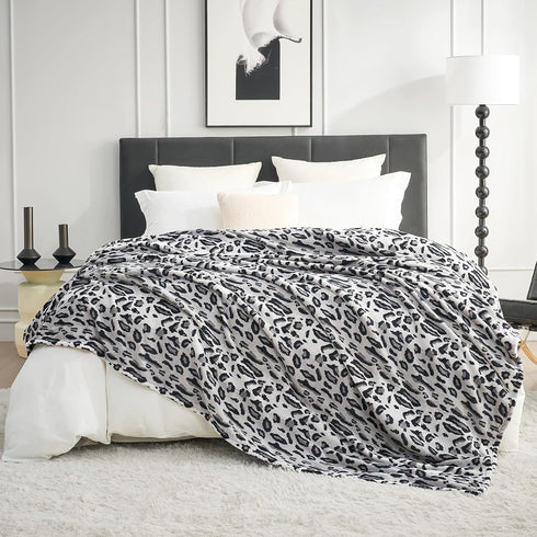 Cozy 90"*90" Bliss Leopard Print Fuzzy Throw Blanket for Bed & Couch, Thick Soft Warm Fleece Blankets for Room Decor