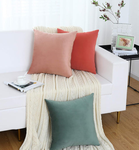 Jeneoo Comfy Soft Thick Velvet Throw Pillow Covers, 2 Pieces Decorative Solid Square Cushion Cases (Lavender, 16 x 16)