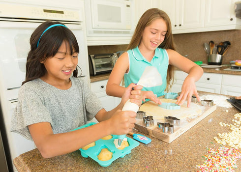 15-piece Handstand Kitchen Ice Cream Parlor Ultimate Baking Party with Recipes