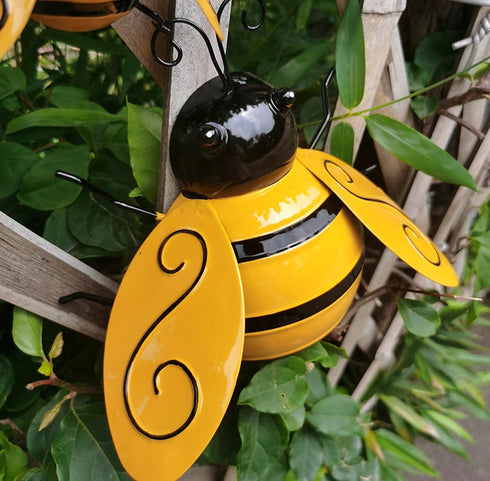 Yungeln Metal Wall Art, 4PCS Metal Bumble Bee Wall Decor, 3D Iron Bee Art Sculpture for Outdoor Home Garden